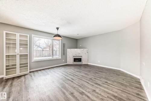 784 Blackburn Place, Edmonton, AB - Indoor Photo Showing Living Room With Fireplace