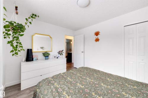 107 Warwick Road, Edmonton, AB - Indoor Photo Showing Bedroom