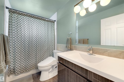 107 Warwick Road, Edmonton, AB - Indoor Photo Showing Bathroom