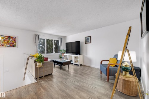 107 Warwick Road, Edmonton, AB - Indoor Photo Showing Living Room