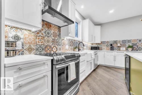 8617 108A Street, Edmonton, AB - Indoor Photo Showing Kitchen With Upgraded Kitchen