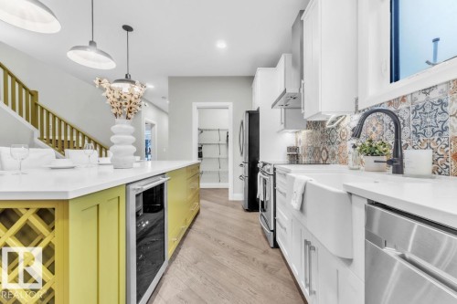 8617 108A Street, Edmonton, AB - Indoor Photo Showing Kitchen With Upgraded Kitchen