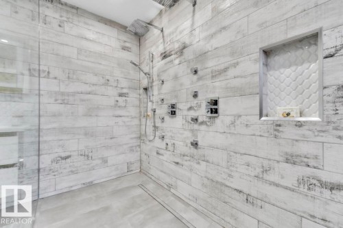 8617 108A Street, Edmonton, AB - Indoor Photo Showing Bathroom