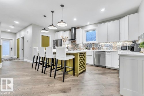 8617 108A Street, Edmonton, AB - Indoor Photo Showing Kitchen With Upgraded Kitchen