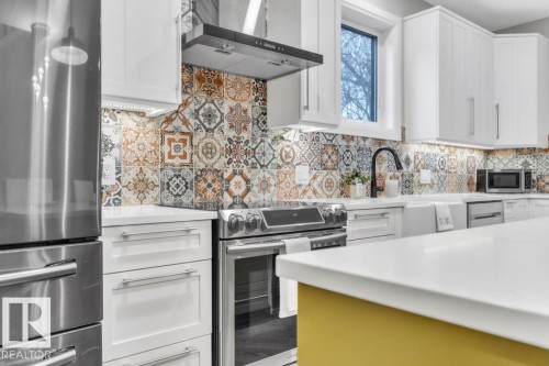 8617 108A Street, Edmonton, AB - Indoor Photo Showing Kitchen With Upgraded Kitchen