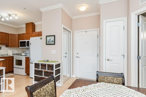 206 8528 82 Avenue, Edmonton, AB - Indoor Photo Showing Kitchen