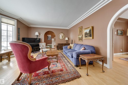 106 St George'S Crescent, Edmonton, AB - Indoor Photo Showing Living Room