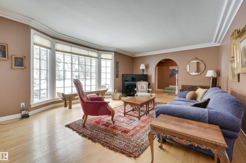106 St George'S Crescent, Edmonton, AB - Indoor Photo Showing Living Room