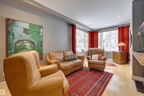 106 St George'S Crescent, Edmonton, AB - Indoor Photo Showing Living Room
