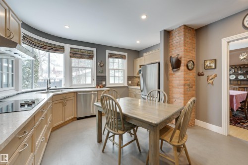 106 St George'S Crescent, Edmonton, AB - Indoor