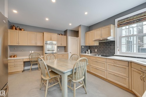 106 St George'S Crescent, Edmonton, AB - Indoor