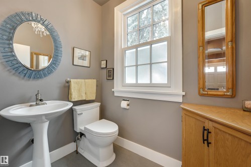106 St George'S Crescent, Edmonton, AB - Indoor Photo Showing Bathroom