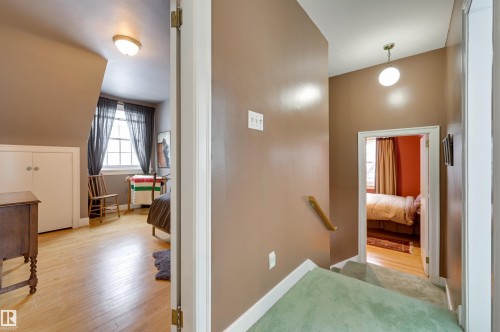 106 St George'S Crescent, Edmonton, AB - Indoor Photo Showing Other Room