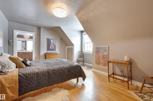 106 St George'S Crescent, Edmonton, AB - Indoor Photo Showing Bedroom