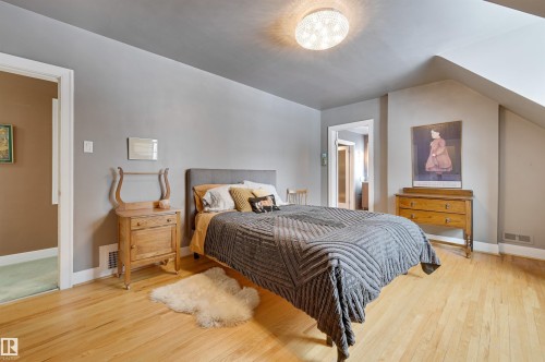106 St George'S Crescent, Edmonton, AB - Indoor Photo Showing Bedroom