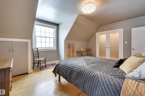 106 St George'S Crescent, Edmonton, AB - Indoor Photo Showing Bedroom