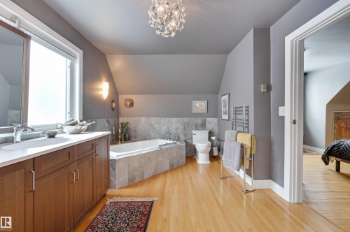 106 St George'S Crescent, Edmonton, AB - Indoor Photo Showing Bathroom