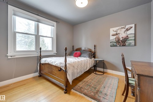 106 St George'S Crescent, Edmonton, AB - Indoor Photo Showing Bedroom
