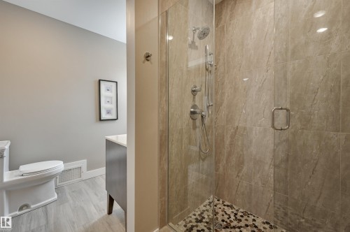 106 St George'S Crescent, Edmonton, AB - Indoor Photo Showing Bathroom