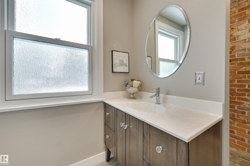 106 St George'S Crescent, Edmonton, AB - Indoor Photo Showing Other Room