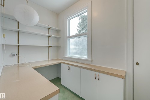 106 St George'S Crescent, Edmonton, AB - Indoor