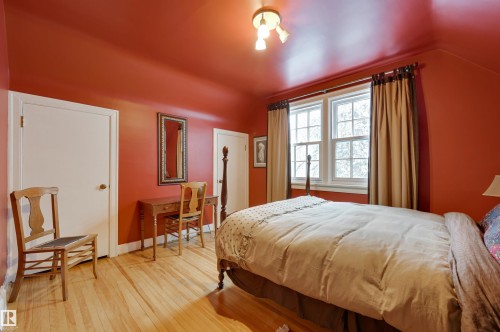 106 St George'S Crescent, Edmonton, AB - Indoor Photo Showing Bedroom