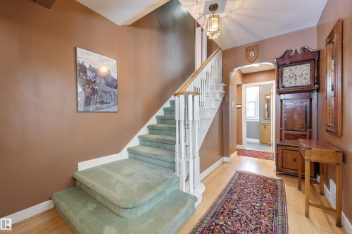 106 St George'S Crescent, Edmonton, AB - Indoor Photo Showing Other Room