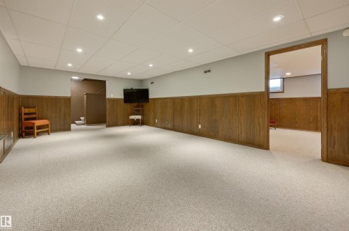 106 St George'S Crescent, Edmonton, AB - Indoor Photo Showing Other Room