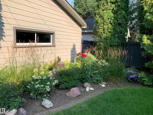 106 St George'S Crescent, Edmonton, AB - Outdoor