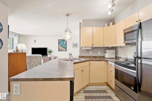 128 4309 33 Street, Stony Plain, AB - Indoor Photo Showing Kitchen With Double Sink