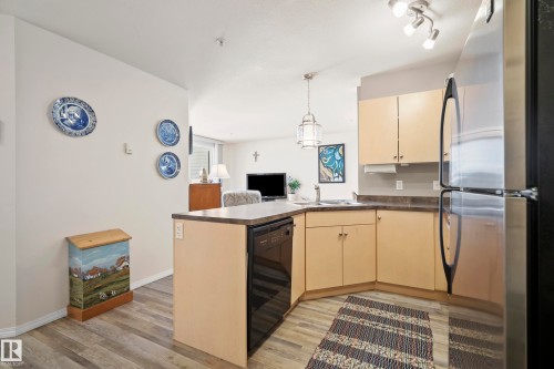 128 4309 33 Street, Stony Plain, AB - Indoor Photo Showing Kitchen