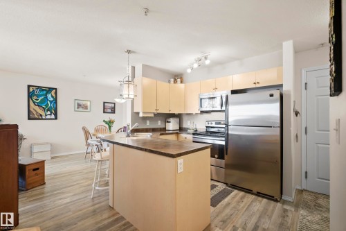 128 4309 33 Street, Stony Plain, AB - Indoor Photo Showing Kitchen