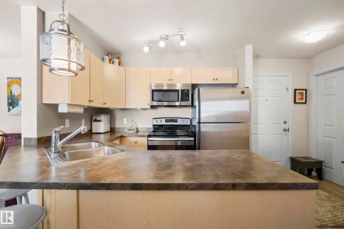 128 4309 33 Street, Stony Plain, AB - Indoor Photo Showing Kitchen With Double Sink