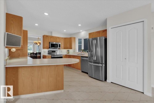 9615 101 Street, Edmonton, AB - Indoor Photo Showing Kitchen