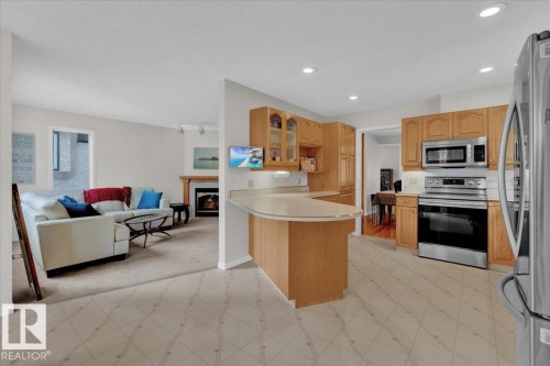 9615 101 Street, Edmonton, AB - Indoor Photo Showing Kitchen