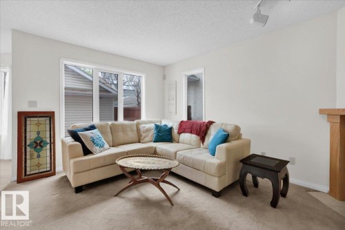 9615 101 Street, Edmonton, AB - Indoor Photo Showing Living Room