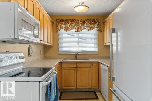 59 Springfield Crescent, St. Albert, AB - Indoor Photo Showing Kitchen With Double Sink