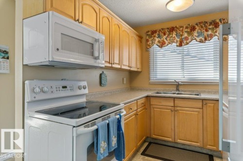 59 Springfield Crescent, St. Albert, AB - Indoor Photo Showing Kitchen With Double Sink