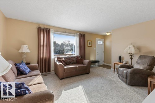 59 Springfield Crescent, St. Albert, AB - Indoor Photo Showing Living Room