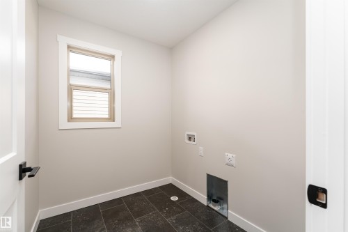 10 Gable Common, Spruce Grove, AB - Indoor Photo Showing Other Room