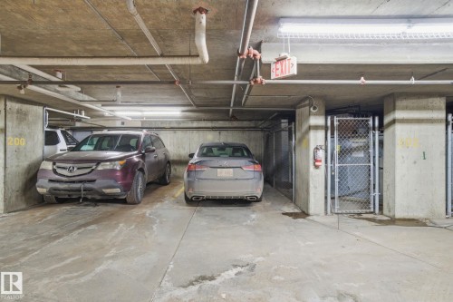 420 3315 James Mowatt Trail, Edmonton, AB - Indoor Photo Showing Garage