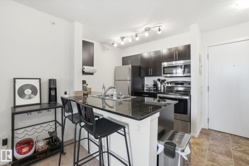 420 3315 James Mowatt Trail, Edmonton, AB - Indoor Photo Showing Kitchen