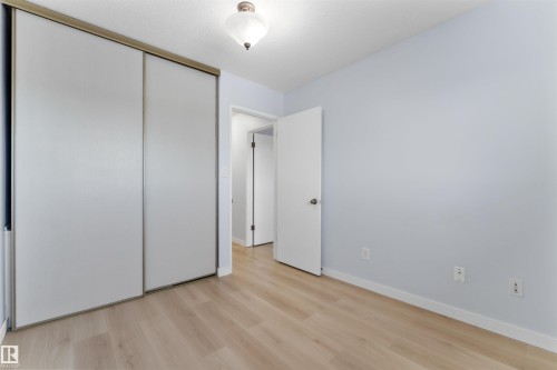 151 Marlborough Place, Edmonton, AB - Indoor Photo Showing Other Room