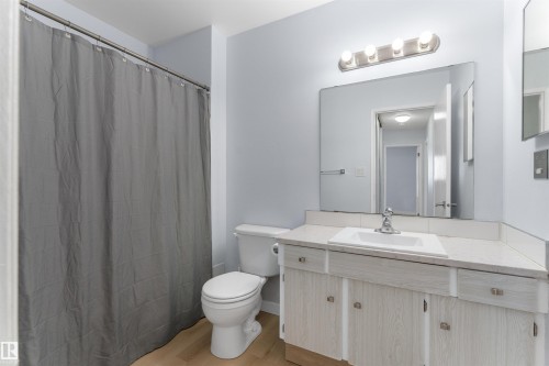151 Marlborough Place, Edmonton, AB - Indoor Photo Showing Bathroom