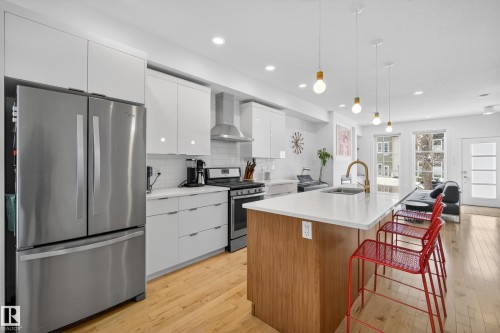 9012 92 Avenue, Edmonton, AB - Indoor Photo Showing Kitchen With Stainless Steel Kitchen With Upgraded Kitchen