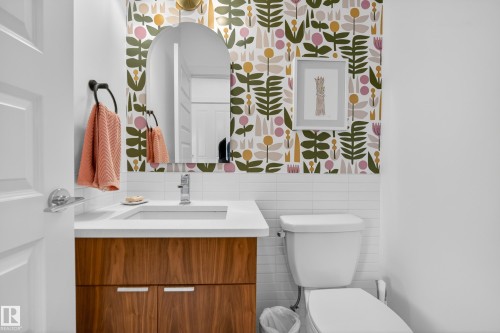 9012 92 Avenue, Edmonton, AB - Indoor Photo Showing Bathroom