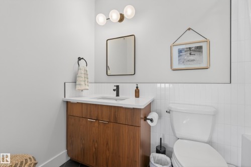 9012 92 Avenue, Edmonton, AB - Indoor Photo Showing Bathroom