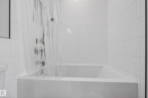 9012 92 Avenue, Edmonton, AB - Indoor Photo Showing Bathroom
