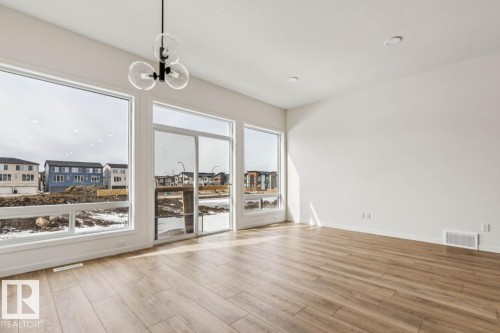 324 30 Street, Edmonton, AB - Indoor