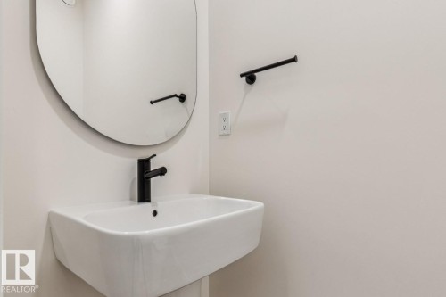 324 30 Street, Edmonton, AB - Indoor Photo Showing Bathroom